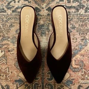 Coconuts by Matisse Ojai Pointed Mule in Burgundy Velvet, Size 8.